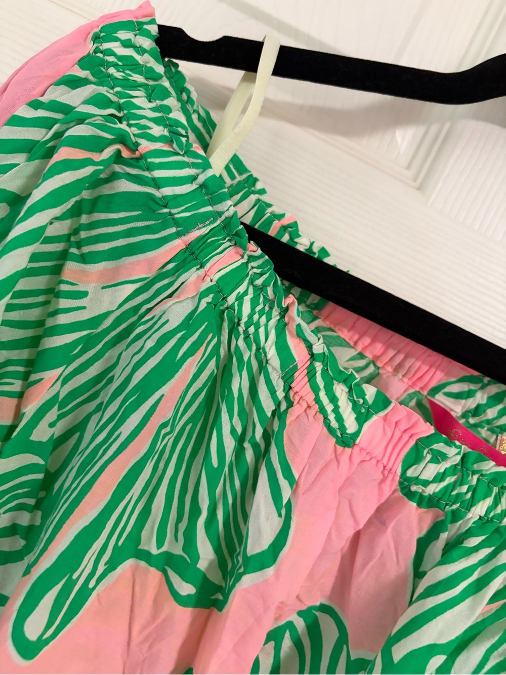 Lilly Pulitzer Nevie off shoulder Pink Tunic with Green Leaf Print - Picture 2 of 4